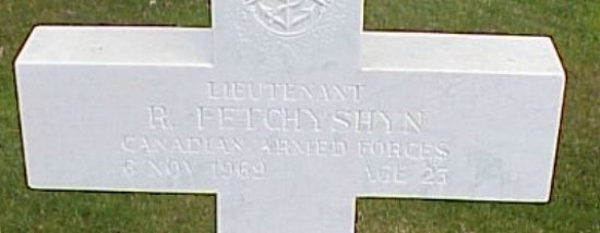 [Lt R Fetchyshyn Grave Marker]